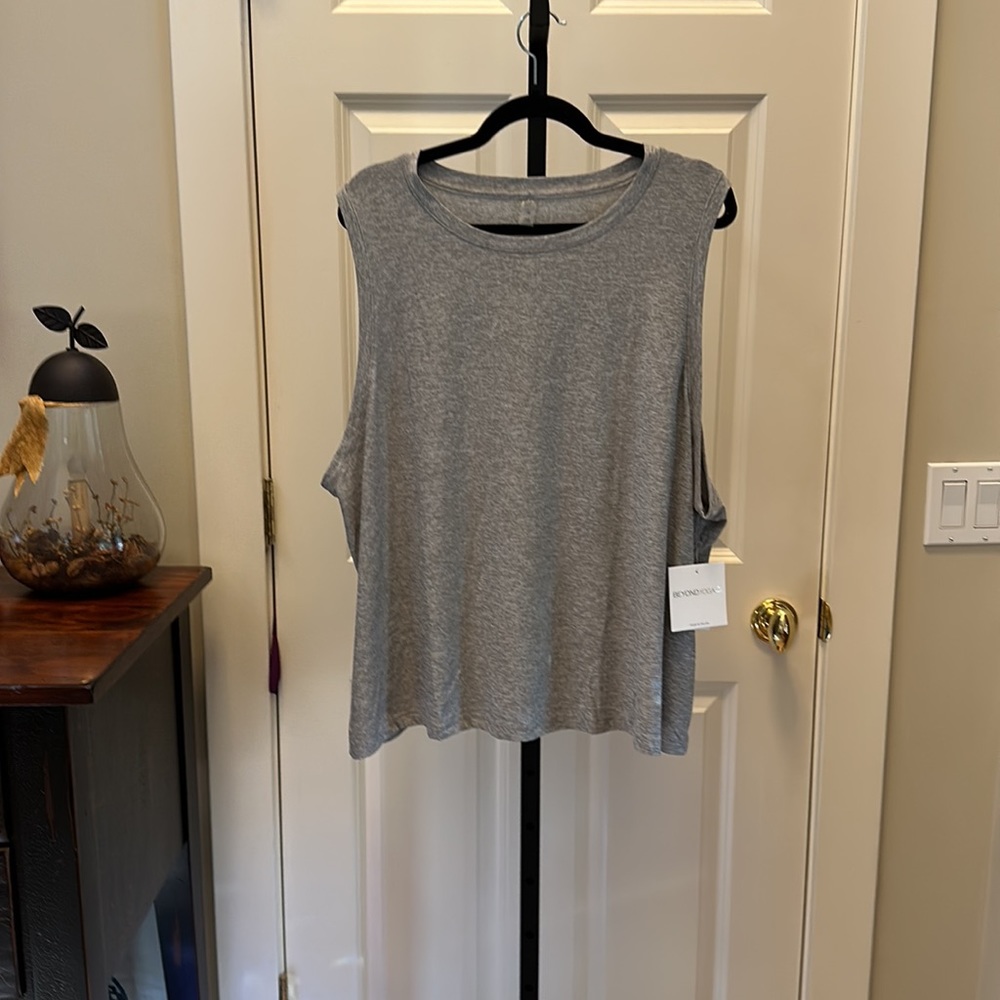 Beyond Yoga Featherweight Balanced Muscle Tank - Picture 3 of 9